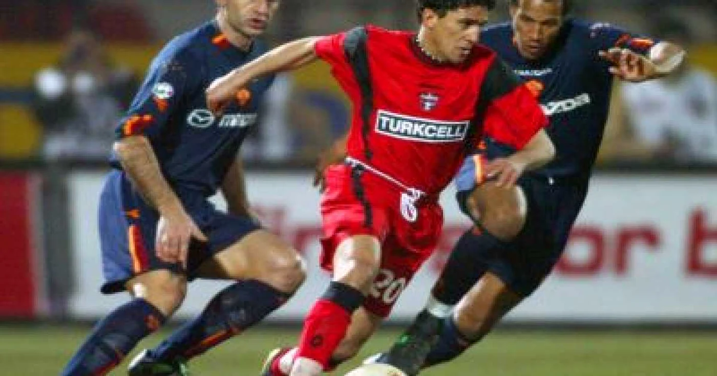 Zied Jaziri (centru) este jucătorul lui Gaziantepspor