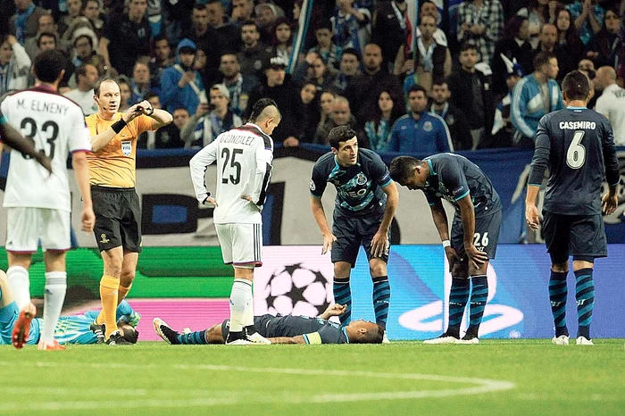 Meciul FC Porto - Basel s-a terminat cu 4 la 0, iar brazilianul Danilo a fost accidentatfoto: Click!
