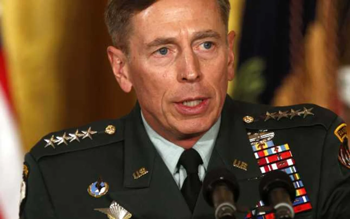 Generalul în rezervă David Petraeus, fostul şef al CIA, a condus ofensiva americană în Irak în 2007-2008