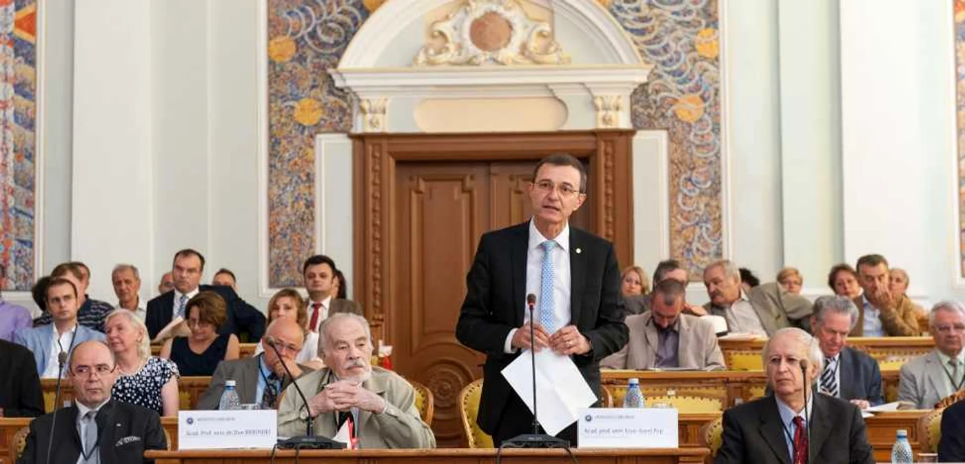 Rectorul UBB, Ioan-Aurel Pop, la deschiderea Congresului Naţional al Istoricilor Români. FOTO: UBB