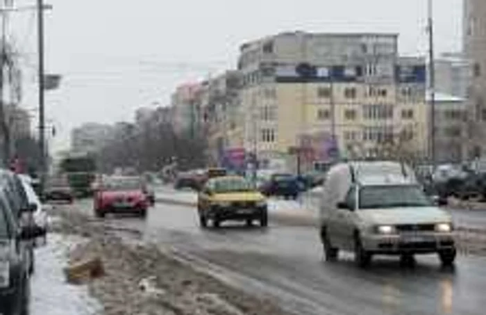 Şoferii sunt sfătuiţi să circule cu prudenţă foto: Claudiu Dumitrache