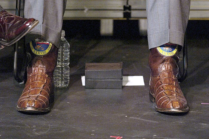 Într-un an  sunt vândute în lume 300.000  de produse