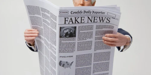 Caricatura Donald Trump fake news FOTO Shutterstock