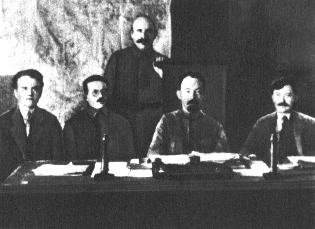 Conducerea Comisiei Extraordinare pentru Întreaga Rusie (CEKA), în 1921 (© Wikimedia Commons)