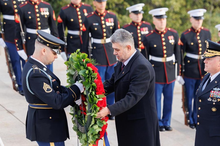 Ciolacu a depus o coroană de flori la Cimitirul Arlington din Washington. Ce mesaj a transmis premierul