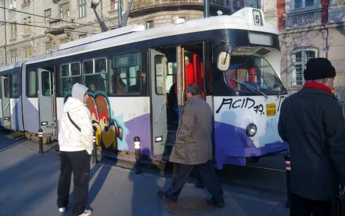 Victima a fost transportată la Spitalul Municipal