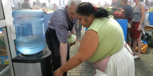 Dozatoare sunt și în toate piețele din Ploiești. Foto arhivă Adevărul Ploiești