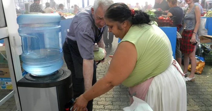 Dozatoare sunt și în toate piețele din Ploiești. Foto arhivă Adevărul Ploiești