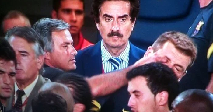 Momentul în care Mourinho i-a băgat degetul în ochi lui Vilanova