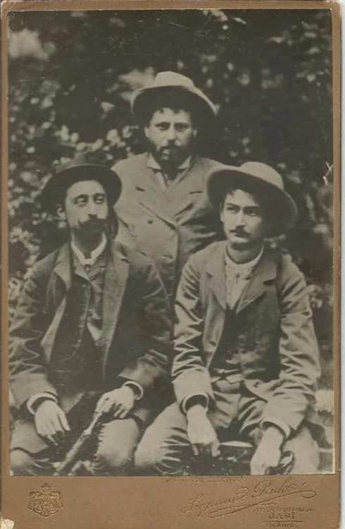 Ion Creangă (centru) A.C. Cuza (stânga) şi N.A. Bogdan (dreapta)