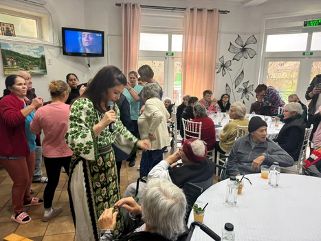 Zilele trecute, artista a vizitat Căminul de bătrâni “Sf. Ioachim și Ana”, acolo unde a cântat din suflet pentru ei și s-a emoționat până la lacrimi
