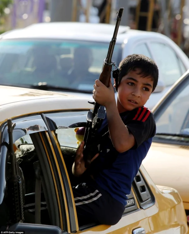 Din ce în ce mai mulţi copii se alătura ambelor tabere implicate în conflictul din Irak FOTO: AFP/Getty Images