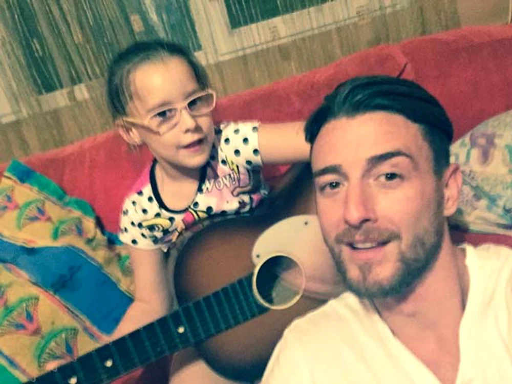 
    Micuţa Rianna a primit de la Moş Nicolae tot ce şi-a dorit FOTO: Arhiva personală  