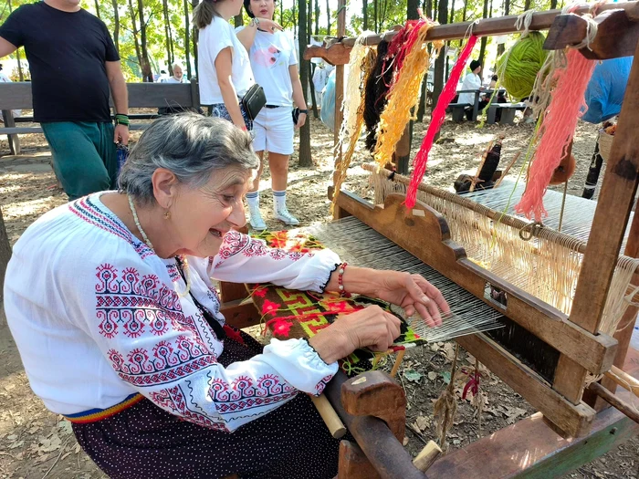 Tanti Lizeta a țesut la război și a cântat pentru oameni Foto: Anca Fogoroș