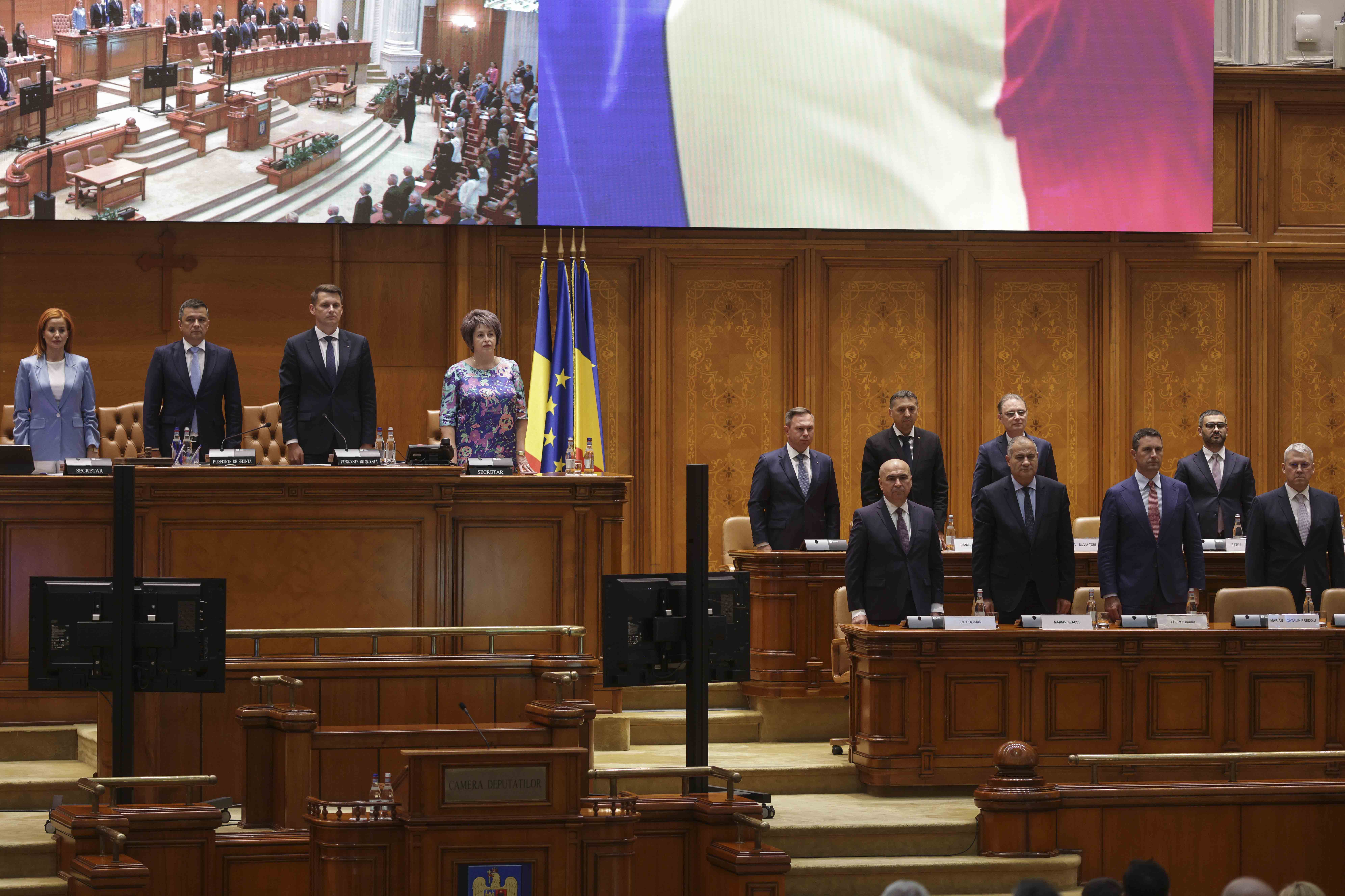 Ședințele camerelor reunite ale Parlamentului României organizate pentru asumarea răspunderii Guvernului pe pachetul 2 de măsuri fiscal-bugetare, în București. FOTO Inquam Photos / Octav Ganea