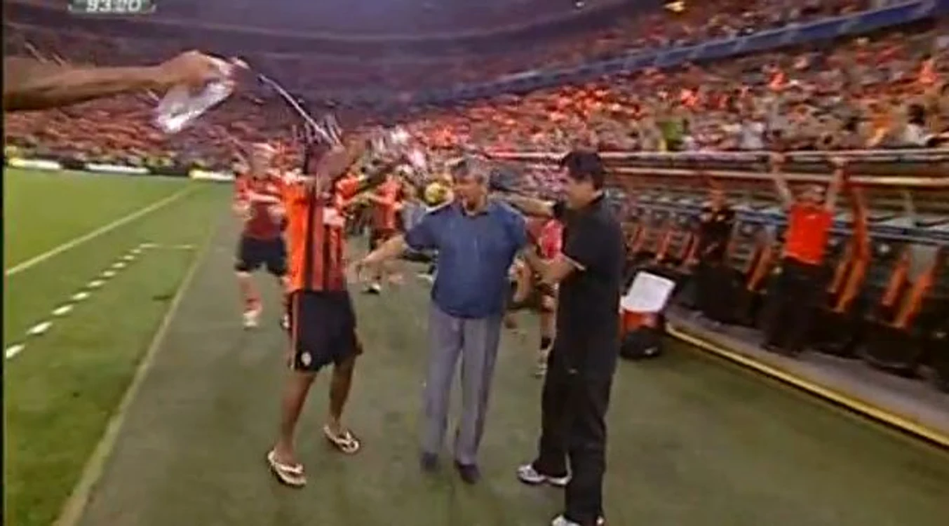 
    Lucescu stopit de jucători  