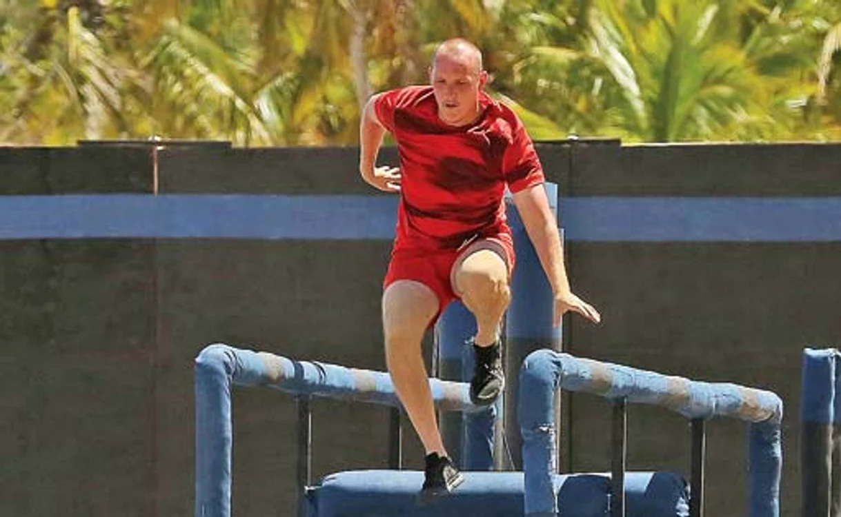 
    What’s Up,  nevoit să  renunţe la  ochelari  în timpul  probelor  sportive  