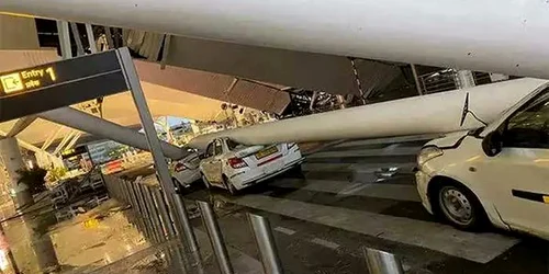 Ploile au dus la prăbușirea tavanului în aeroport FOTO  Business Insider India / X
