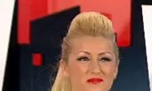 Raluca de la Bambi se simte foarte bine singură (captură: Acasă TV) jpeg