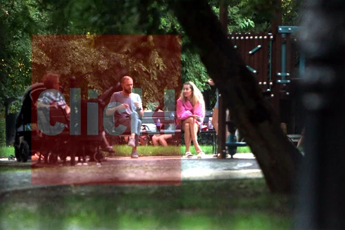 Flavia Mihășan a ieșit in parc, alături de fostul logodnic și cei doi copii ai lor Foto: Click!