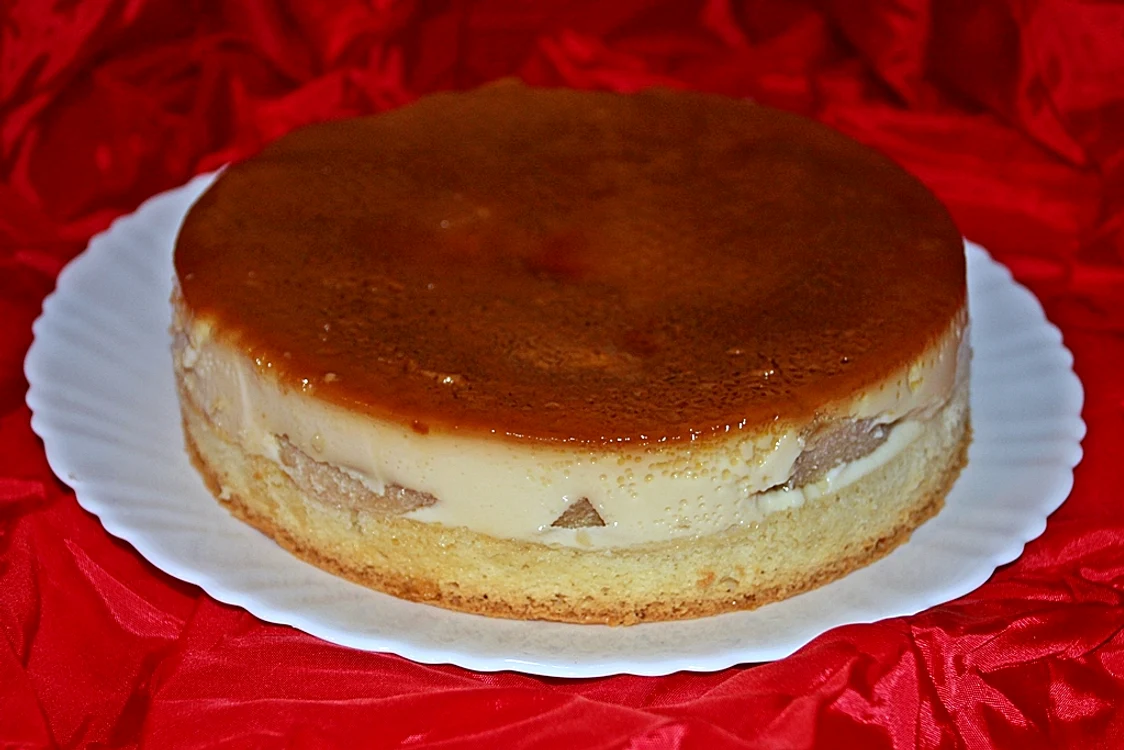 
    Acest tort de zahăr ars cu mere şi pandişpan este dietetic şi uşor de preparatFoto Click!  
