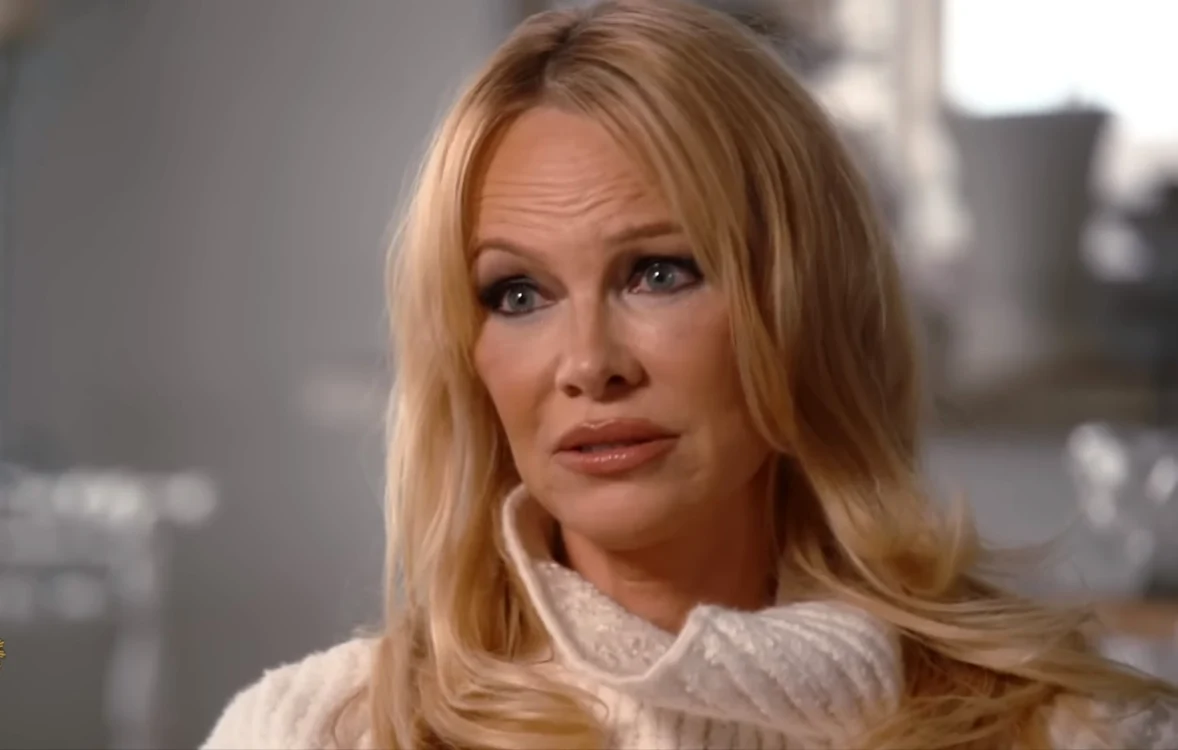 Pamela Anderson pentru Netflix 2 jpg