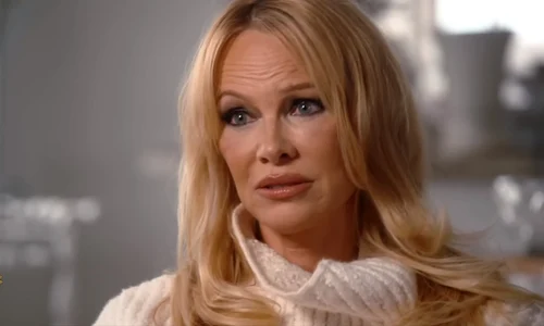 Pamela Anderson pentru Netflix 2 jpg