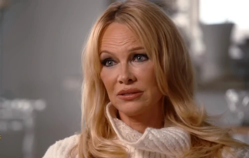 Pamela Anderson pentru Netflix 2 jpg