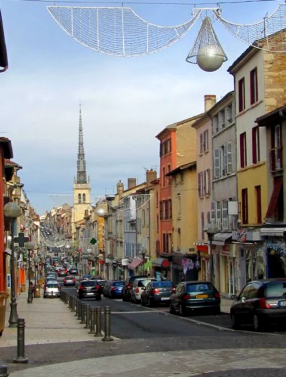 Nici orășelul Villefranche-sur-Saône nu ascăpat se pare de teroarea criminalilor