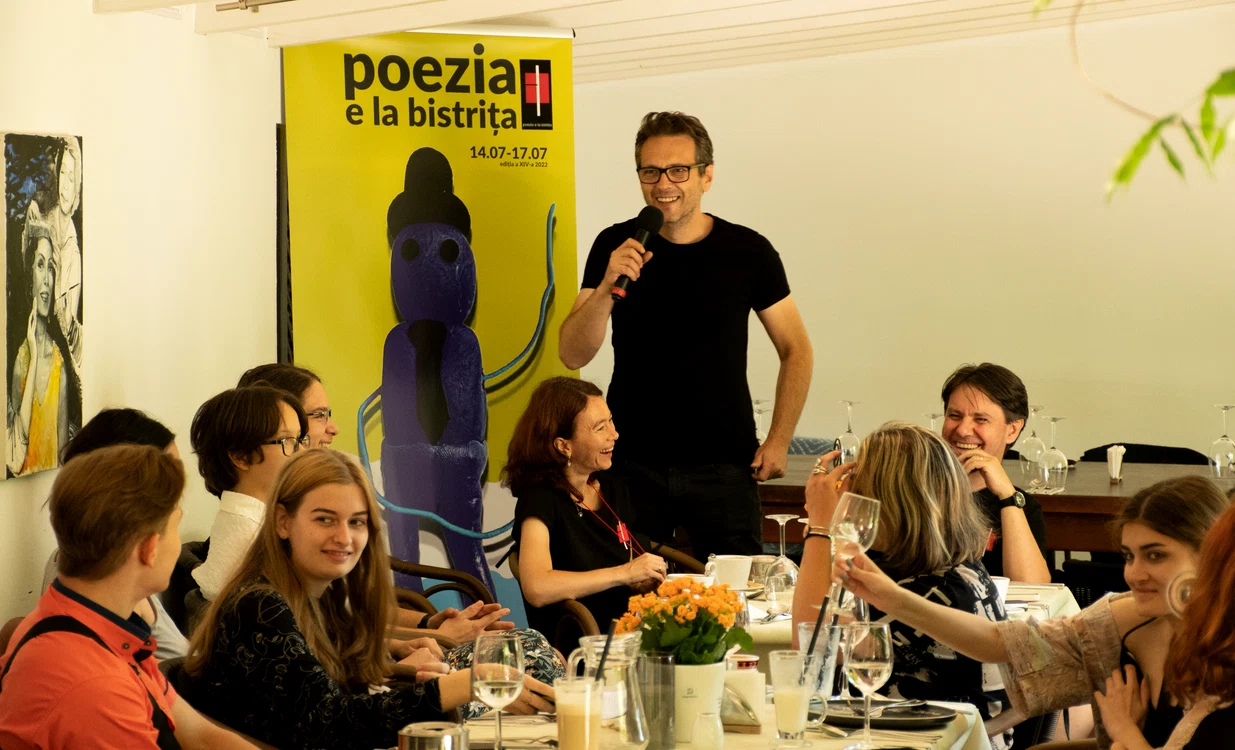 Întâlnire cu elevii la Festivalul Internațional „Poezie e la Bistrița” FOTO arhiva personală
