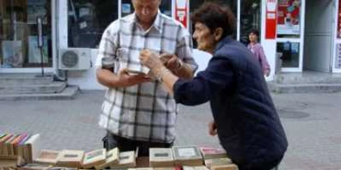 Piteşti: Tinerii fug de cărţi ca necuratul de tămâie