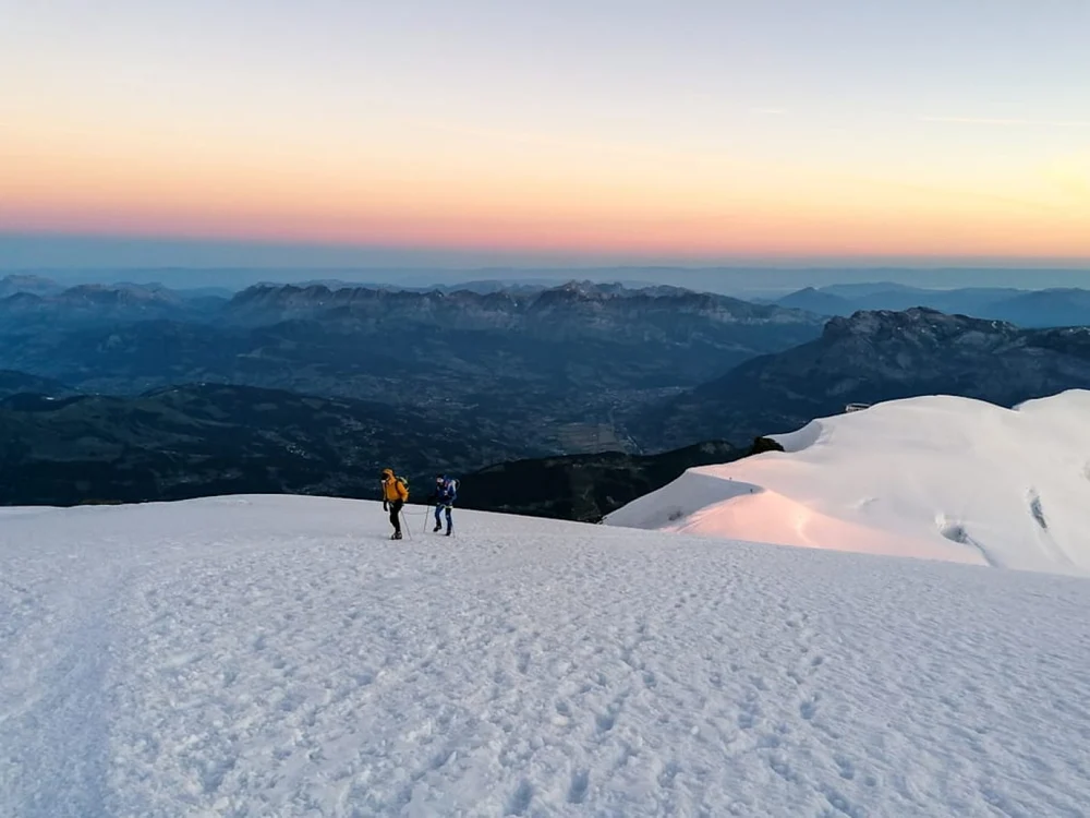 Vremea extremă a ucis cinci alpiniști pe cel mai înalt munte din Rusia