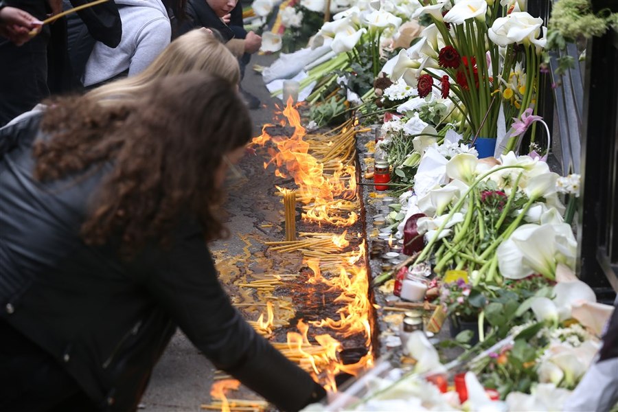 Tristeţe şi consternare în Serbia a doua zi după atacul armat comis de un elev într-o şcoală