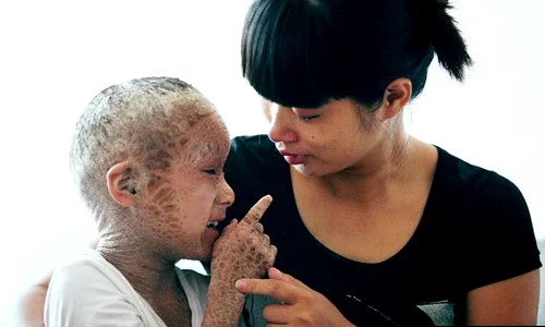 Băiatul peşte (Foto: Imagechina) jpeg