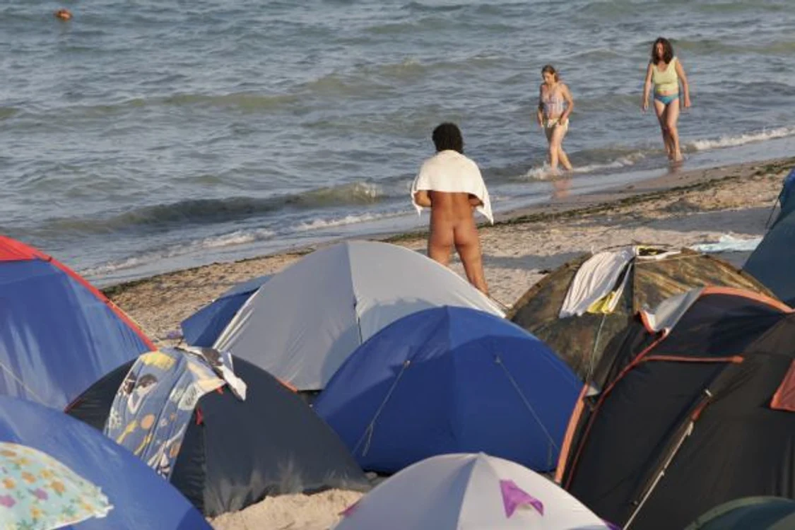 
    Temperaturile scăzute care se vor înregistra noaptea la mare, te pot îmbolnăvi sau pot acutiza afecţiuni mai vechi  