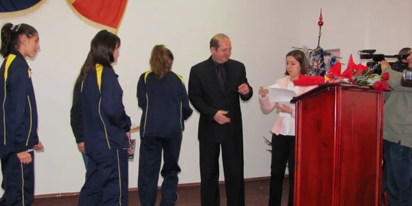 Sportivii au primit bani şi diplome de la primar
