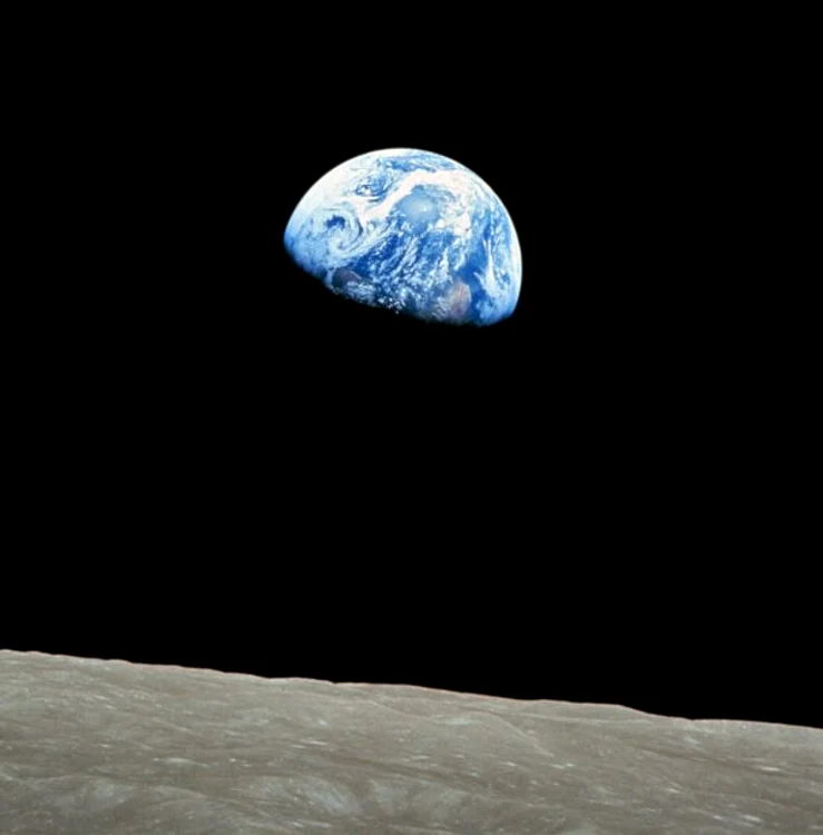 
    Pământul văzut de pe Lună, într-o fotografie realizată de echipajul Apollo 8, pe 24 decembrie 1968 (Foto: Reuters/NASA)  