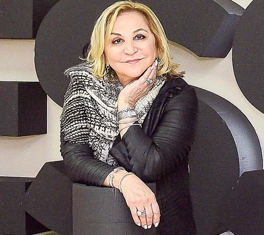 Jessica e celebră atât la noi, cât şi peste hotare. A lucrat 8 ani la Casa Albă şi i-a făcut unghiile inclusiv prinţesei Diana