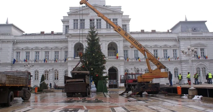 Târgul din faţa Primăriei, la final