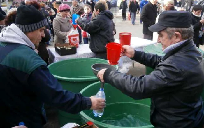 Aghiasma a fost în cantităţi suficiente