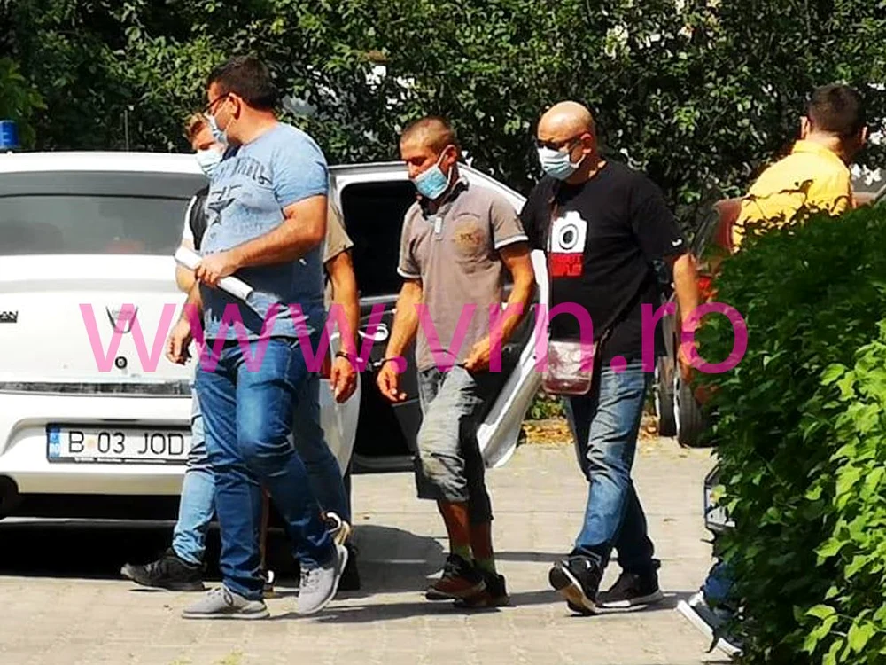 
    Criminalii au fost prinși și încătușațiFoto: vremeanoua.ro  