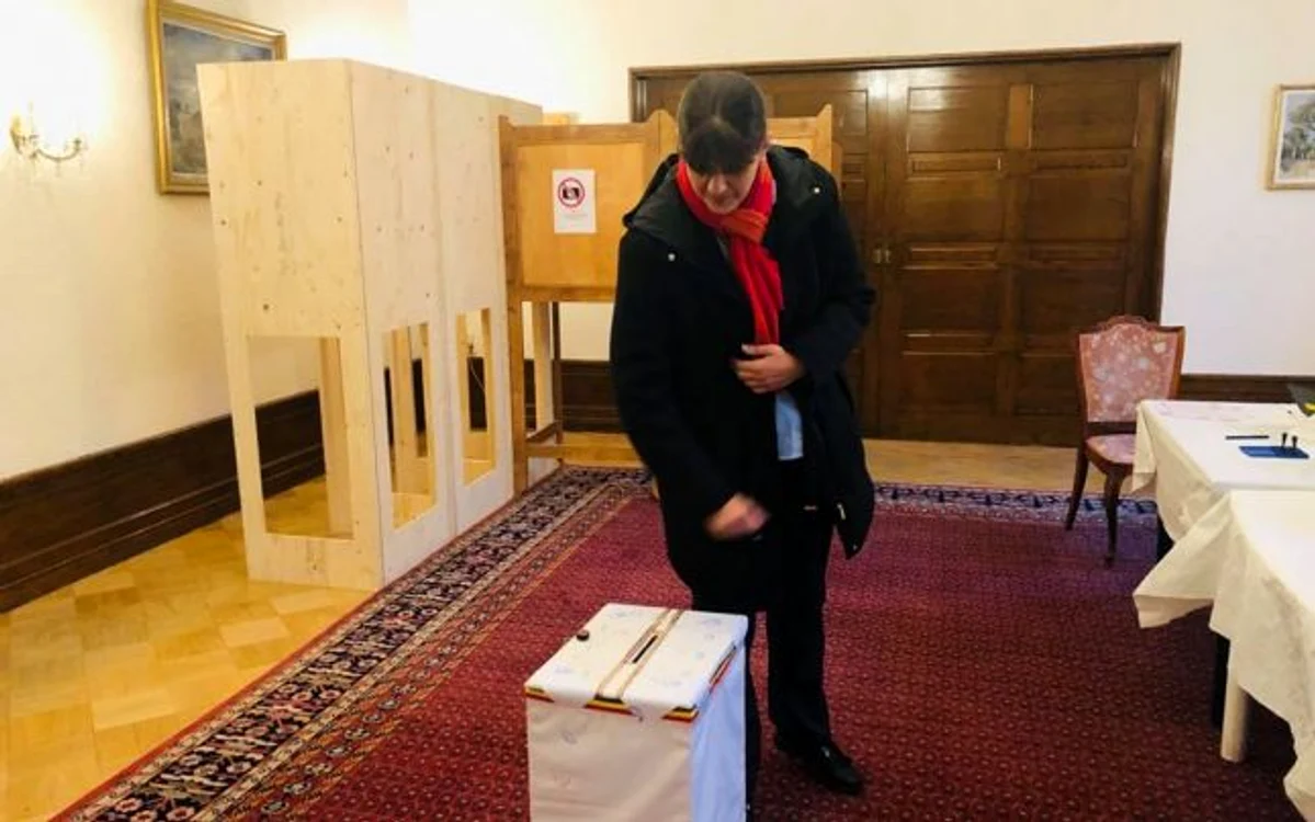 
    Codruța Kovesi a votat la HelsinkiFoto: Facebook  