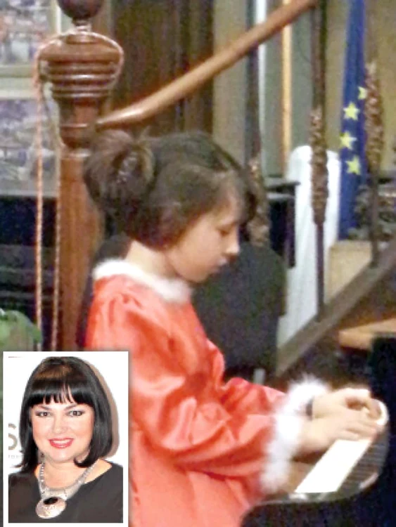 Gloria şi Andrew au făcut-o pe mama lor să fie mândră de ei (Foto: Arhiva Personală)