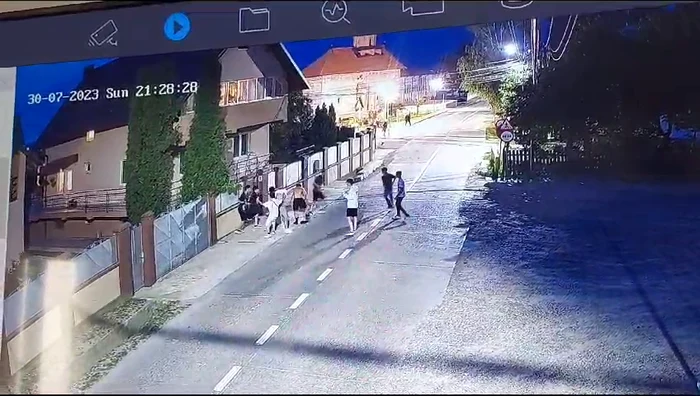 Adolescenți înjunghiați în conflict de stradă SURSA captură video