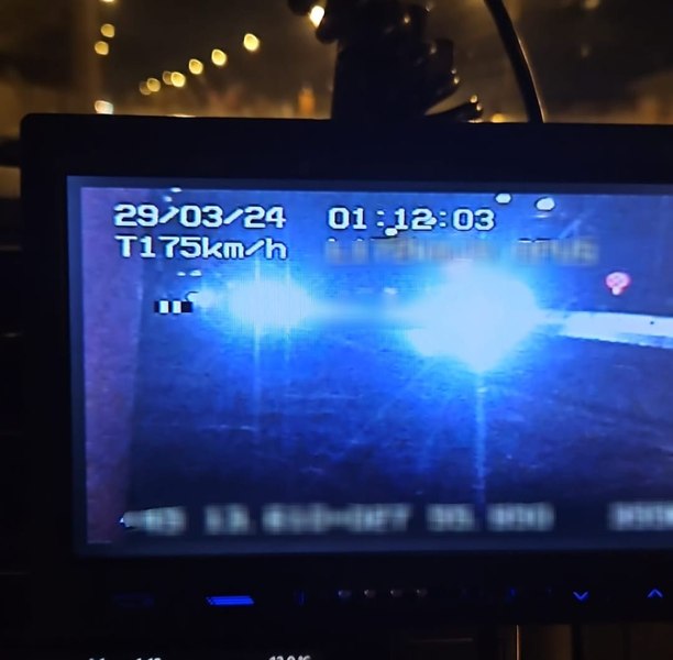 Șofer începător surprins de radar când „zbura” cu 175 km/h într-o localitate din Brăila. Pentru câte luni i-a fost suspendat permisul