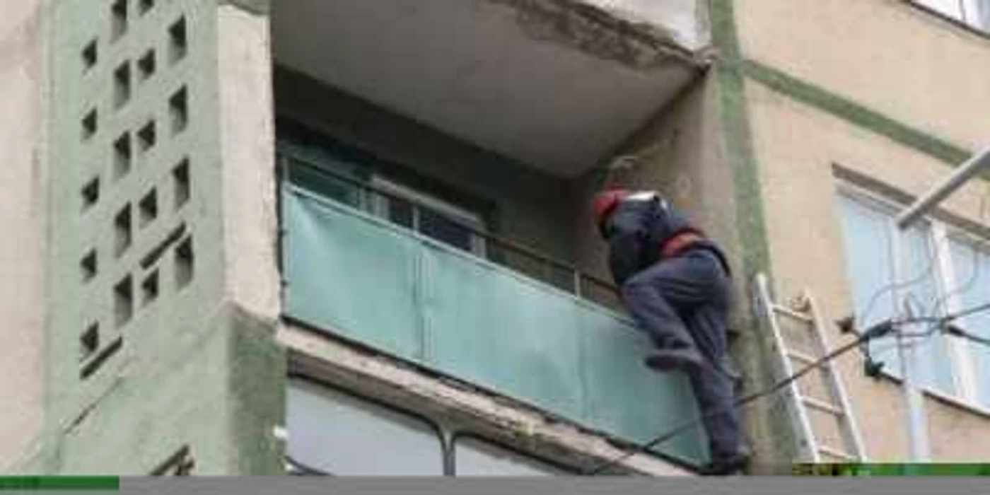 Pompierii au intervenit pentru a debloca uşa imobilului