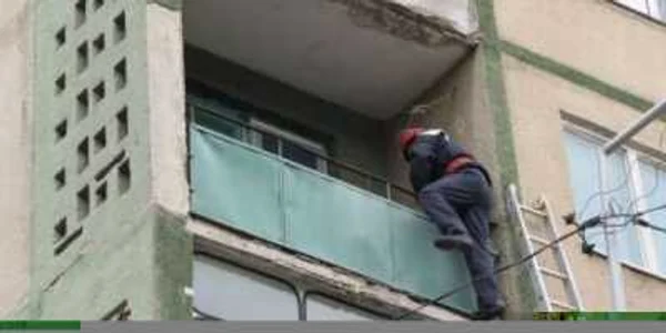 Pompierii au intervenit pentru a debloca uşa imobilului