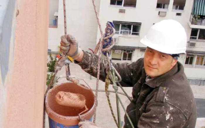 Cristian Costandache este alpinist utilitar de patru ani