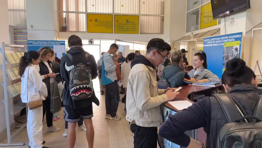 Ucrainenii, cozi imense la AJOFM. Refugiații cu studii superioare acceptă chiar și posturi de necalificați VIDEO 