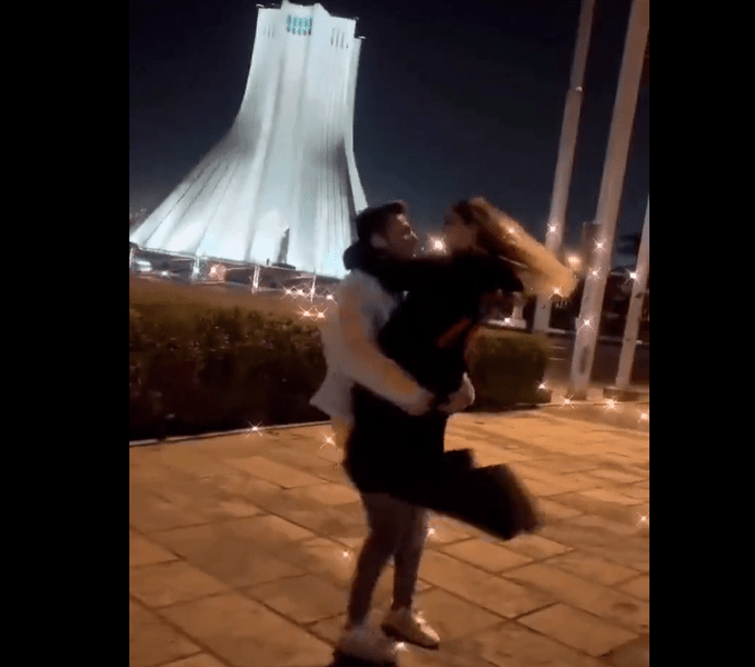 Cuplu iranian, condamnat la peste 10 ani de închisoare pentru un dans romantic pe stradă VIDEO